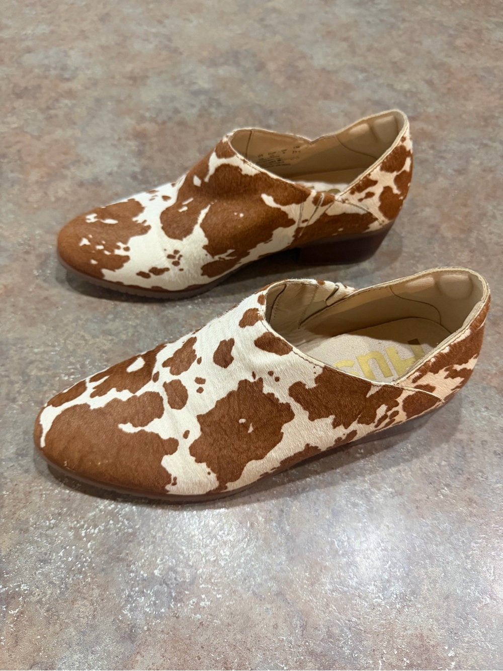 Hush Puppies Cowhide Print Slip-On Shoe in Brown & White. Size 10w